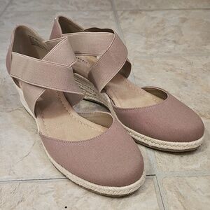 St. John's Bay Brown Cross Strap Rattan Wedges 8.5 NWOT